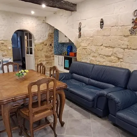Grande Maison Traversante. Apartment